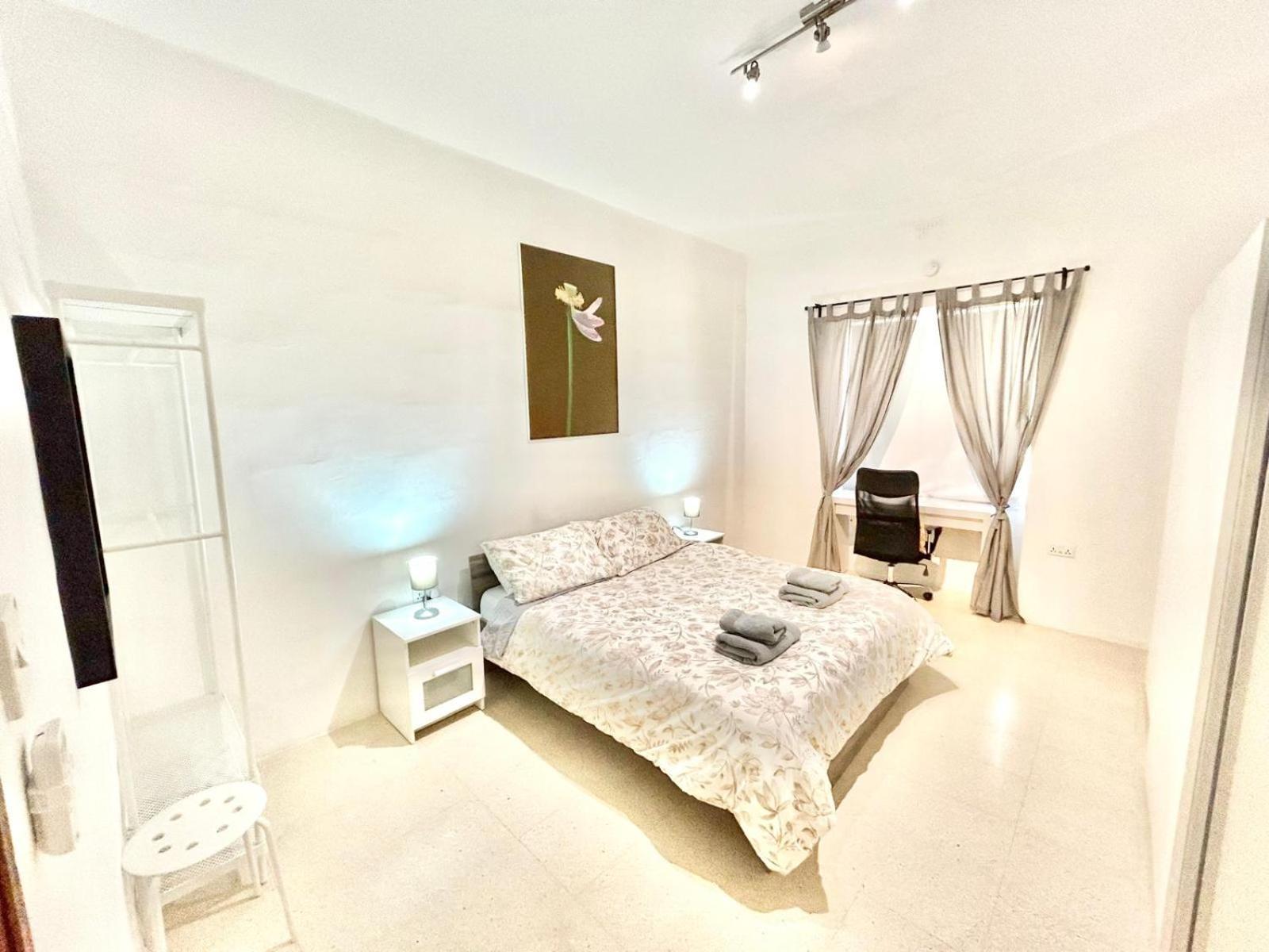 St Julians - Balluta Bay Large 3 Bedroom Apartment Sliema Zewnętrze zdjęcie