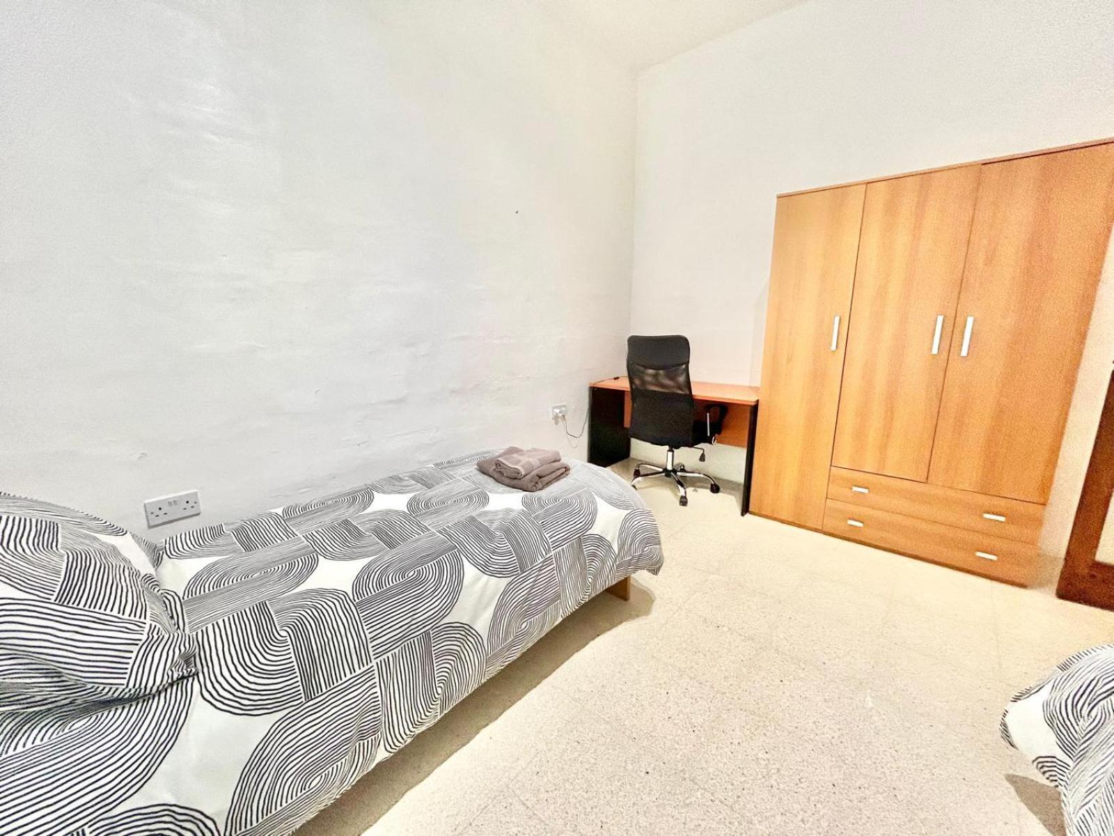 St Julians - Balluta Bay Large 3 Bedroom Apartment Sliema Zewnętrze zdjęcie