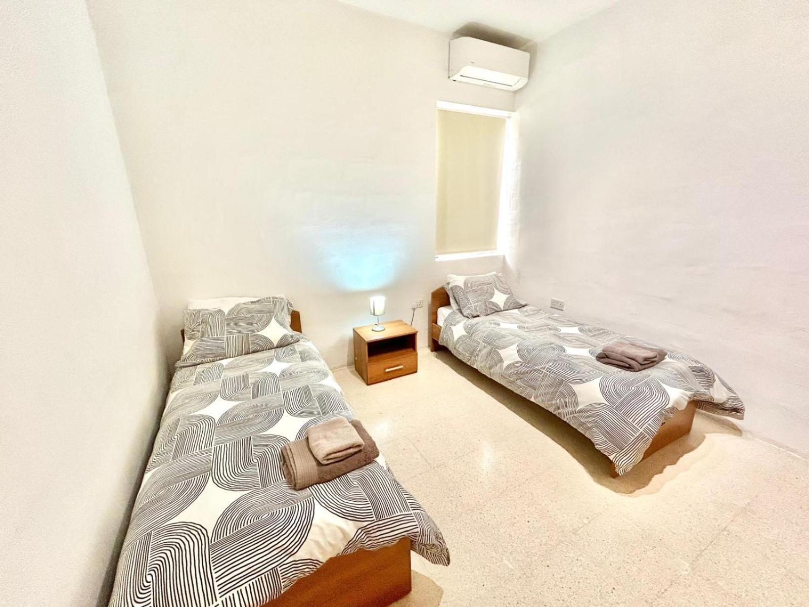 St Julians - Balluta Bay Large 3 Bedroom Apartment Sliema Zewnętrze zdjęcie